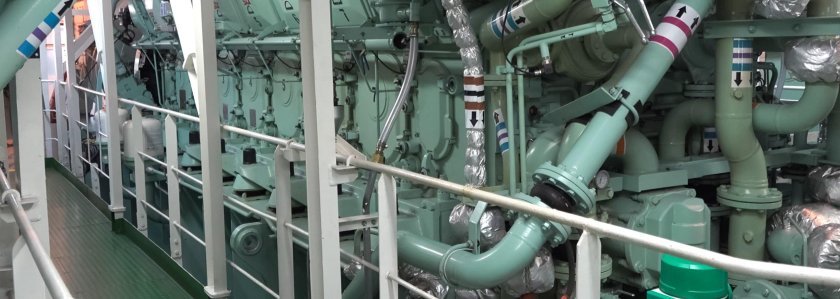 Судовой двигатель