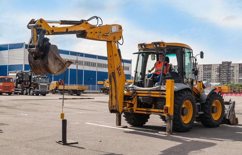 Машинист экскаватора погрузчика JCB