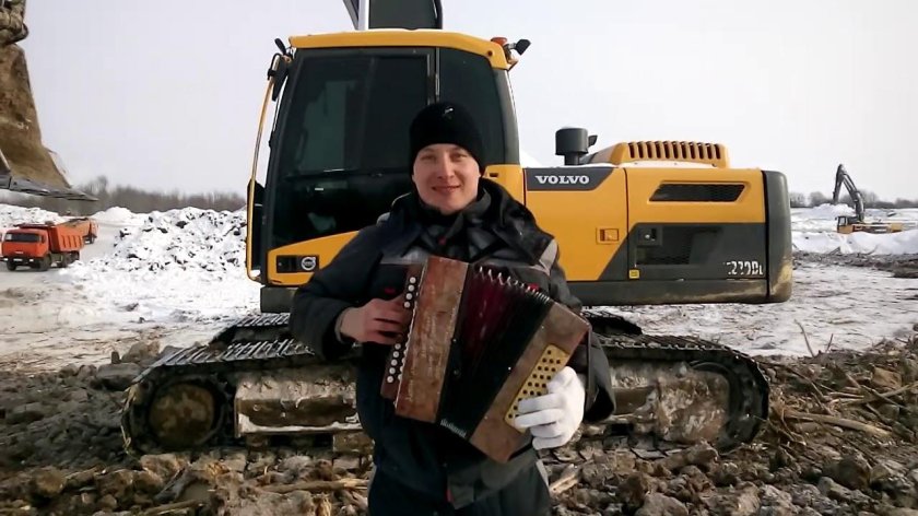 Экскаваторщик поет