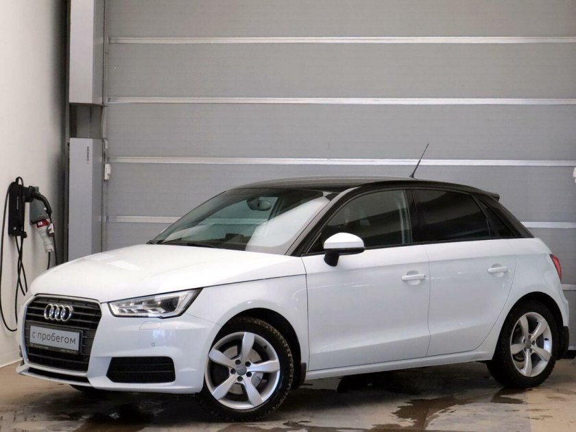 Белая ауди