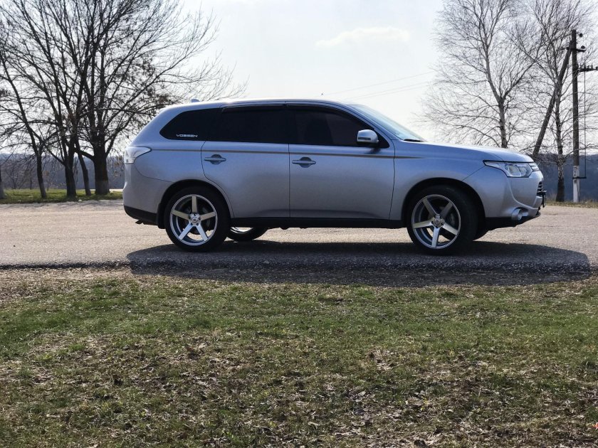 Mitsubishi Outlander 3 r20