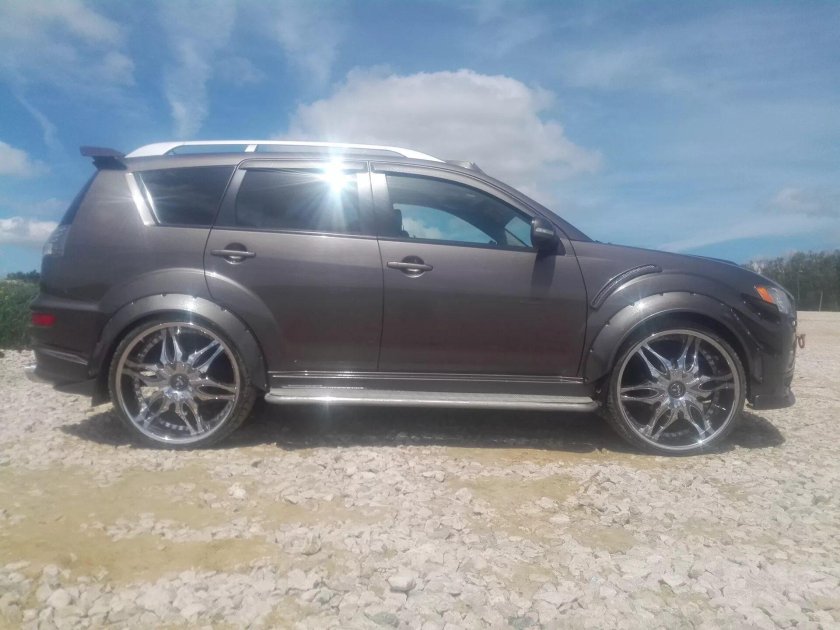 Mitsubishi Outlander r22