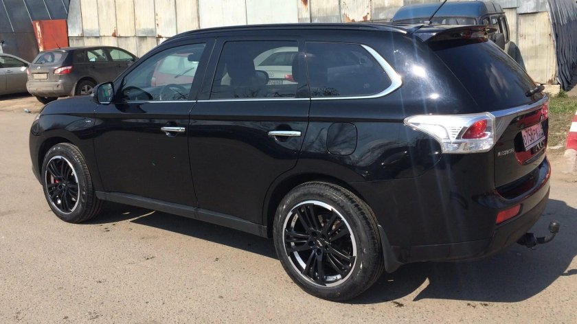 Mitsubishi Outlander 3 на 19 дисках
