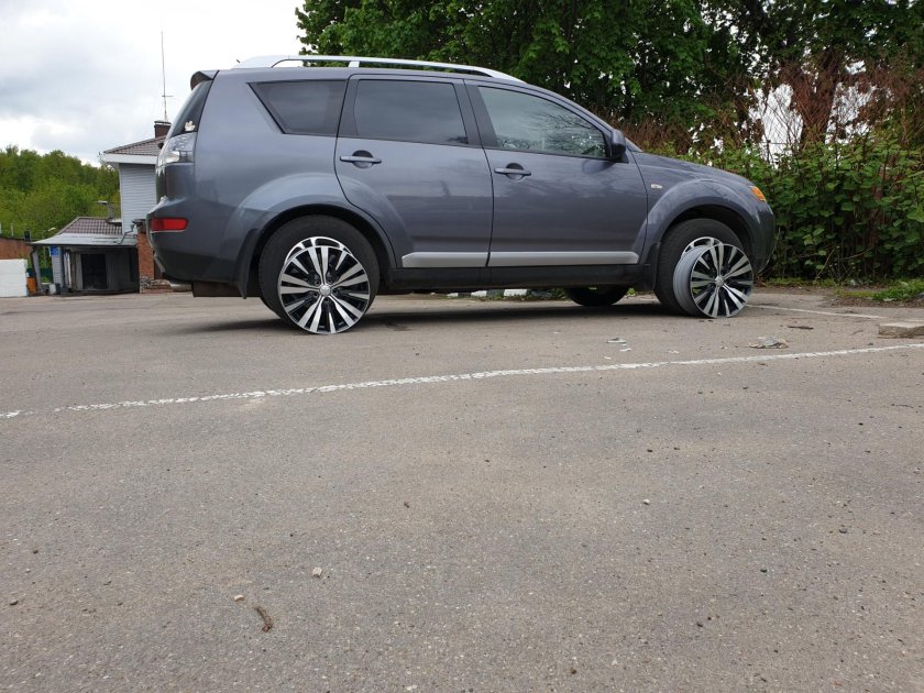 Mitsubishi Outlander XL r18