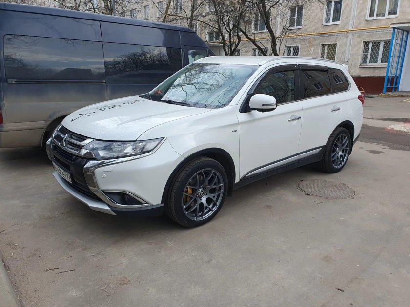 Mitsubishi Outlander r19
