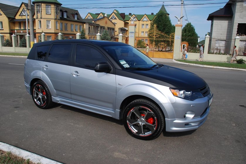 Митсубиси Аутлендер 2008