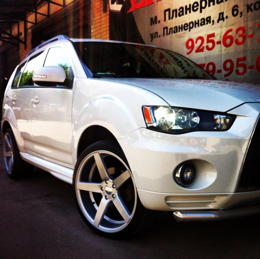 Митсубиси Аутлендер ХЛ 2010