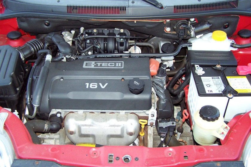 Моторный отсек Шевроле Авео 2005