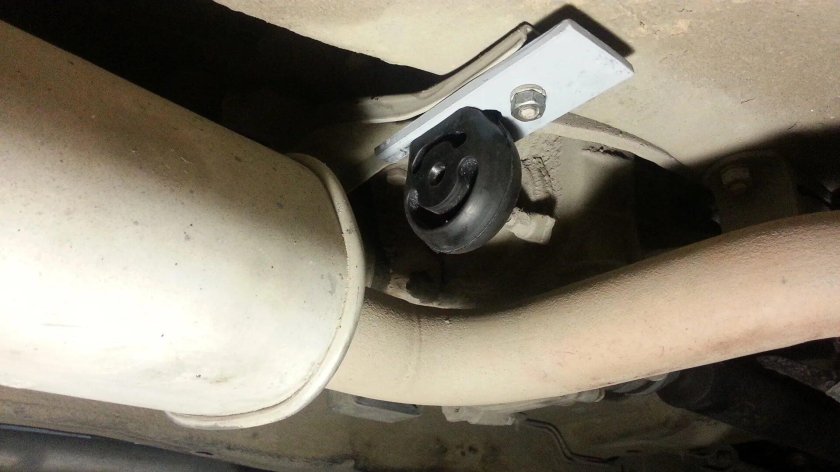 Кронштейн крепления глушителя Нива 21213