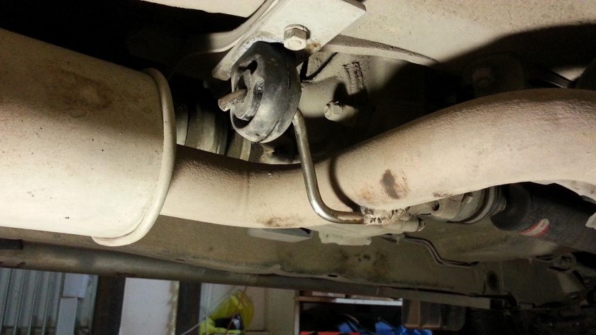 Крепление резонатора Шеви Нива