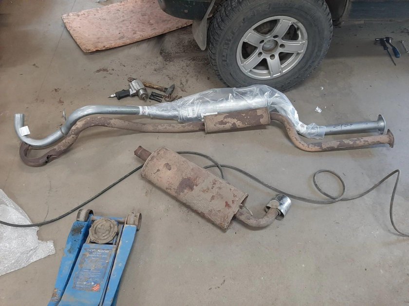 Выхлопная система Нива Шевроле 2004 года выпуска