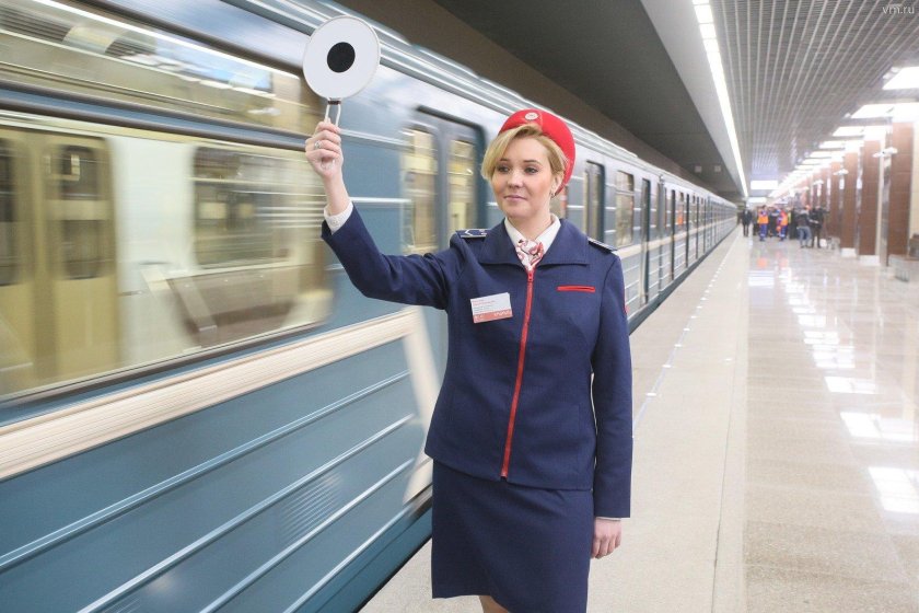 Дежурные по станции Московского метрополитена