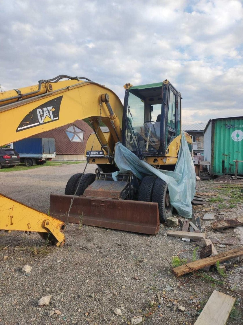 Экскаватор полноповоротный колесный катерпиллер