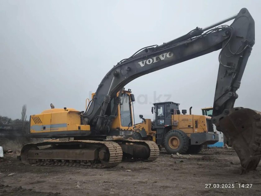 Экскаватор гусеничный volvo ec240blc