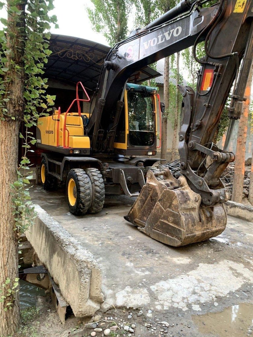 Экскаватор volvo