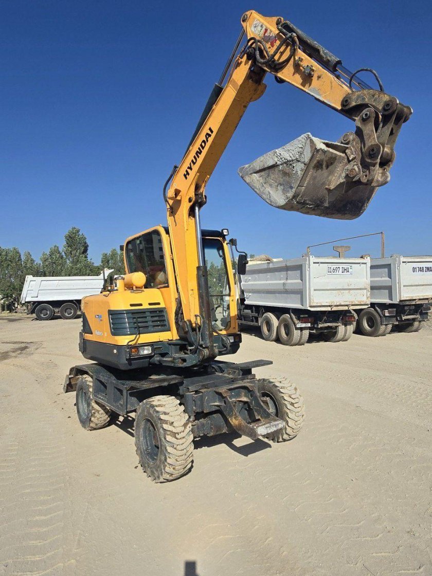 Экскаватор колесный полноповоротный