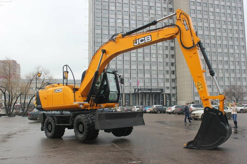 Колесный экскаватор JCB js160w