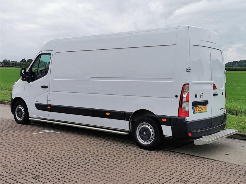 Опель Мовано