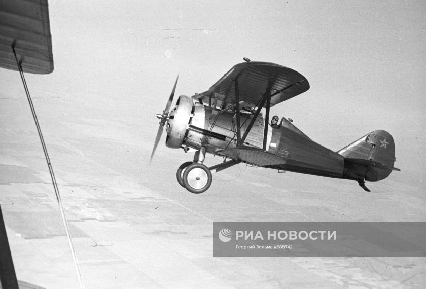 Истребитель биплан и-15