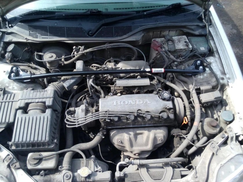 Хонда Домани 2000 подкапотка