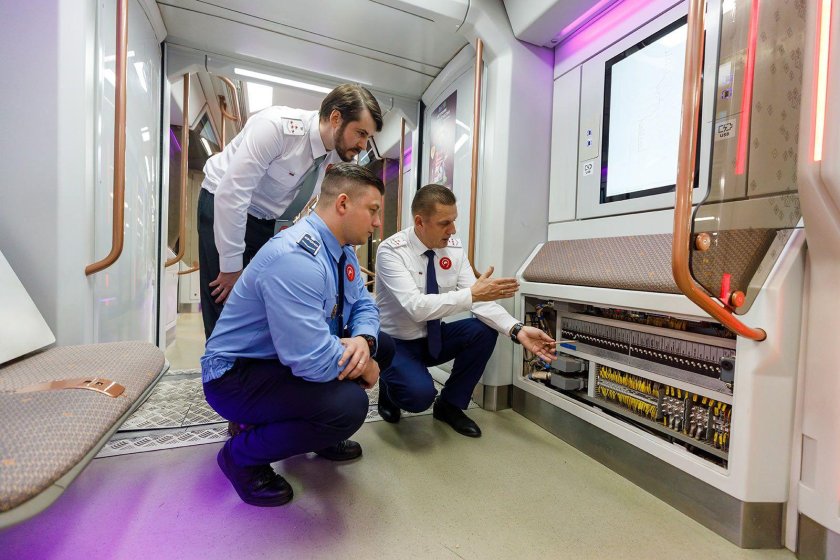 Королева Елизавета 2 в метро