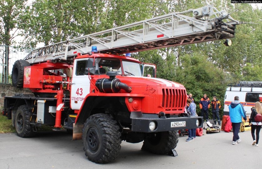 Урал 4320 автолестница