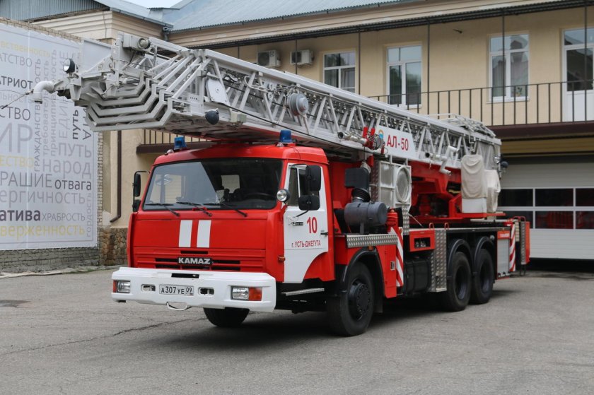 Пожарный КАМАЗ автолестница магирус