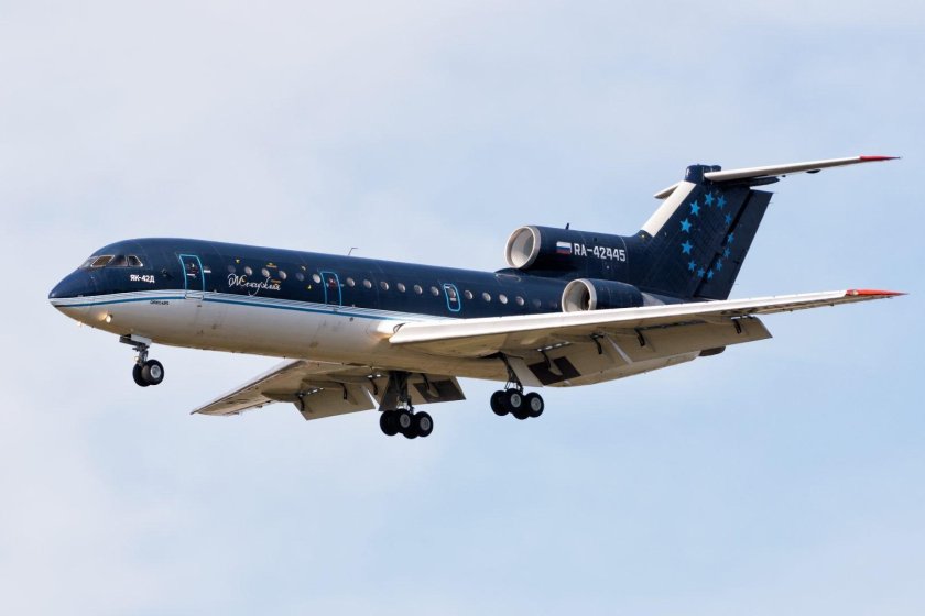 Самолёт як-42