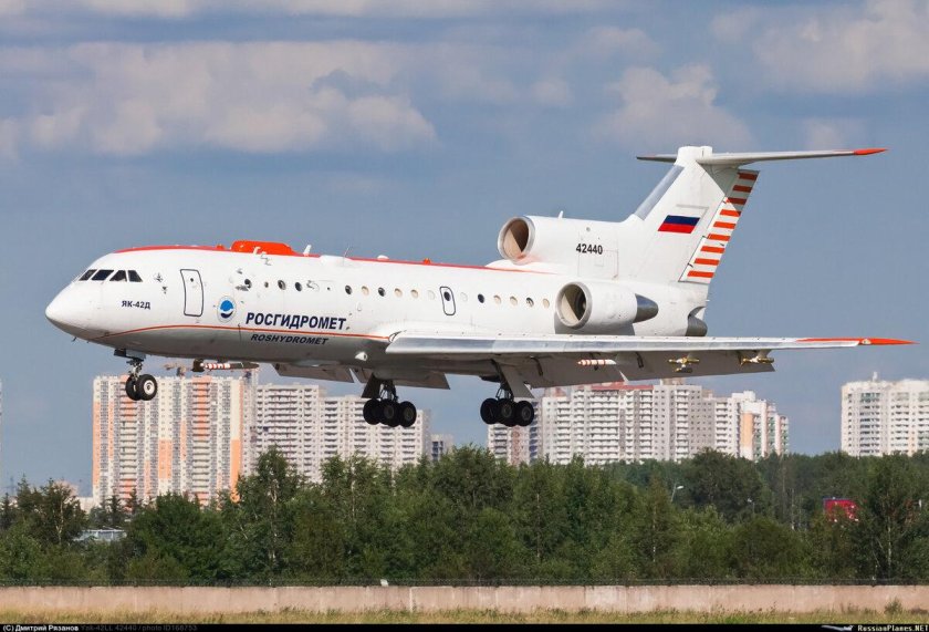 Як-42 пассажирский самолёт