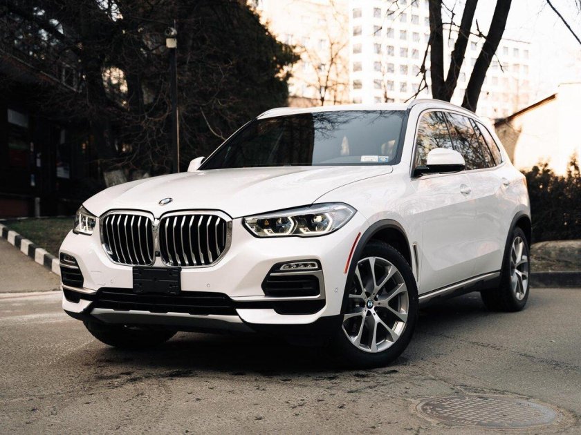 BMW новый белый внедорожник