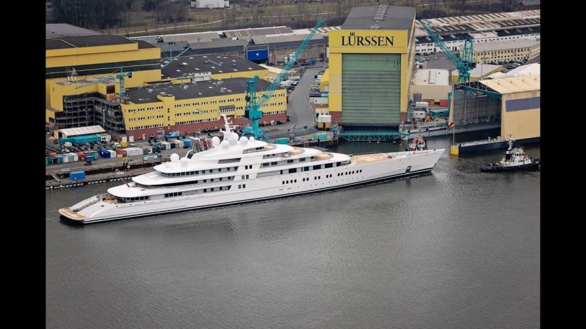 Мега яхта Azzam