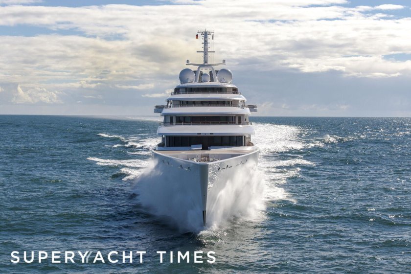 Мега яхта Аззам