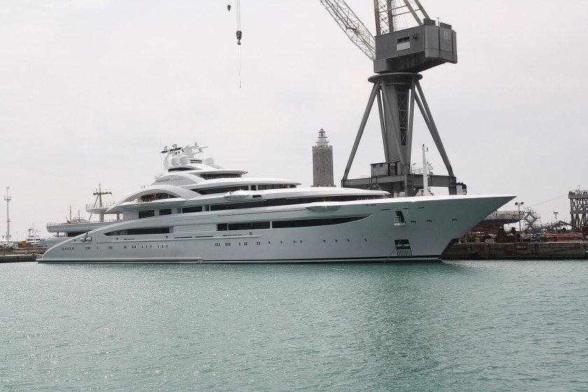 Мегаяхта Azzam