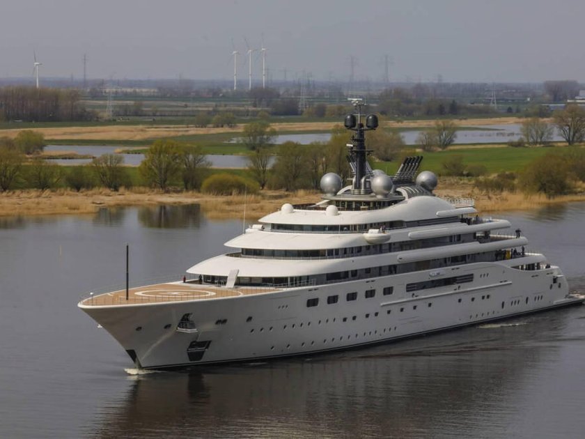 Аль Мансур яхта