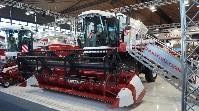 Rostselmash Nova 330