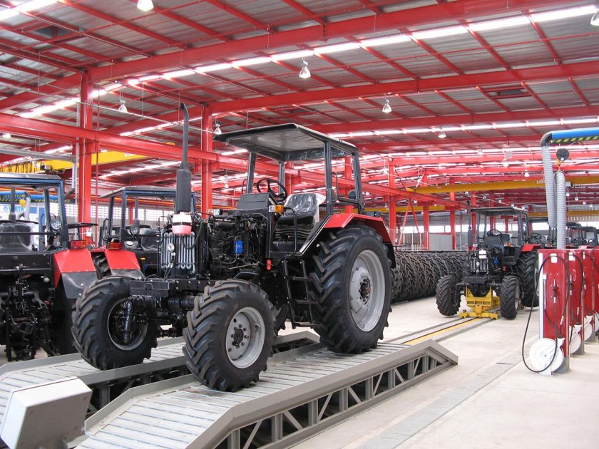 Трактор ЛМЗ 704