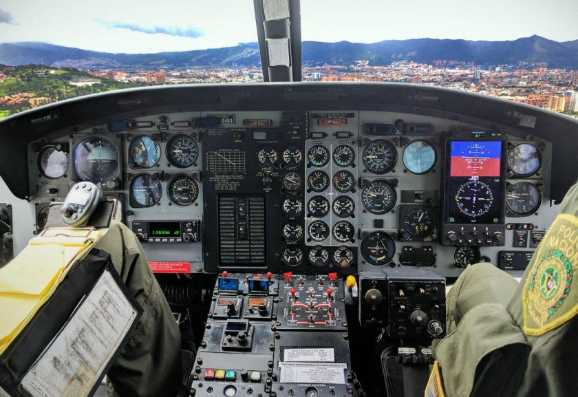 Белл 212 вертолет