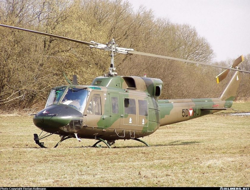 Белл 212 вертолет