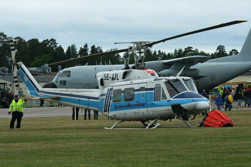Bell 212 вертолет