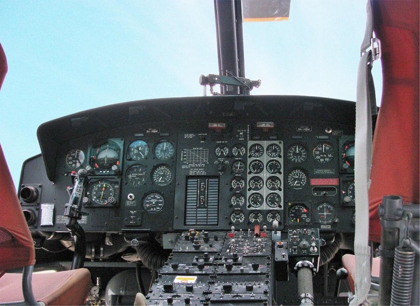 Bell 212 кабина