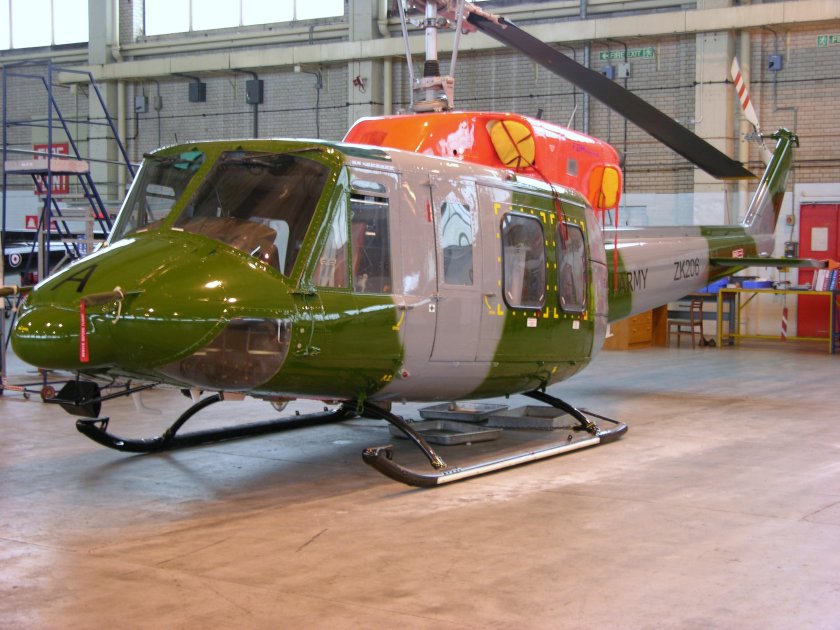 Белл 212 кабина