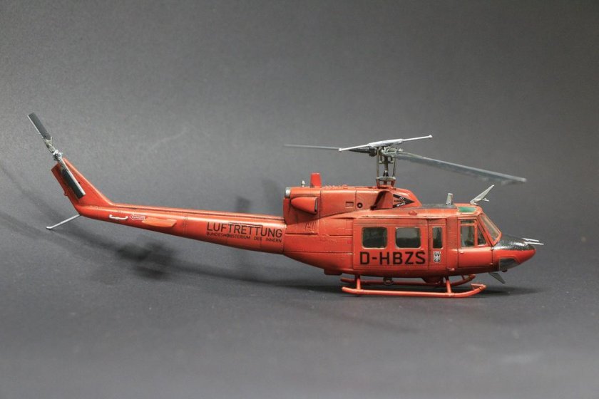 Белл 212 вертолет