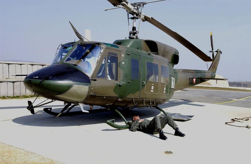 Белл 212 вертолет