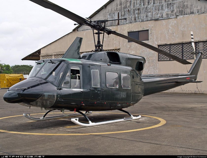 Белл 212 вертолет