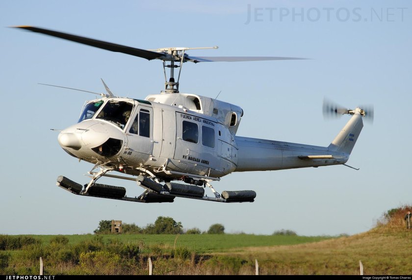 Bell 212 вертолет