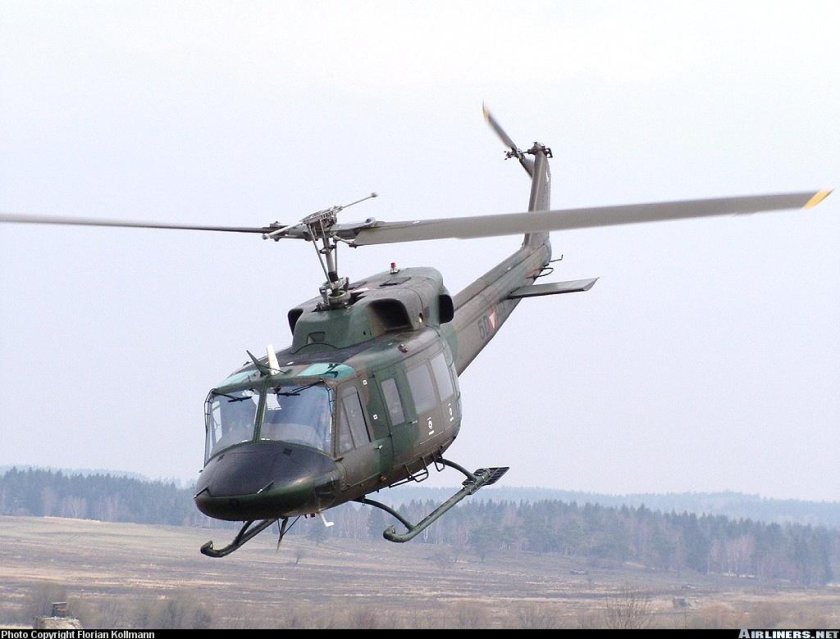 Bell 212 вертолет