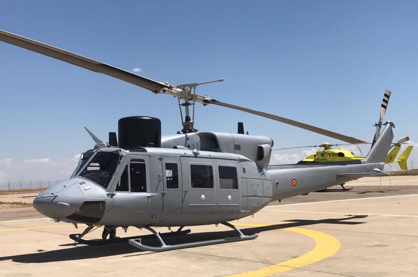 Белл 212 вертолет