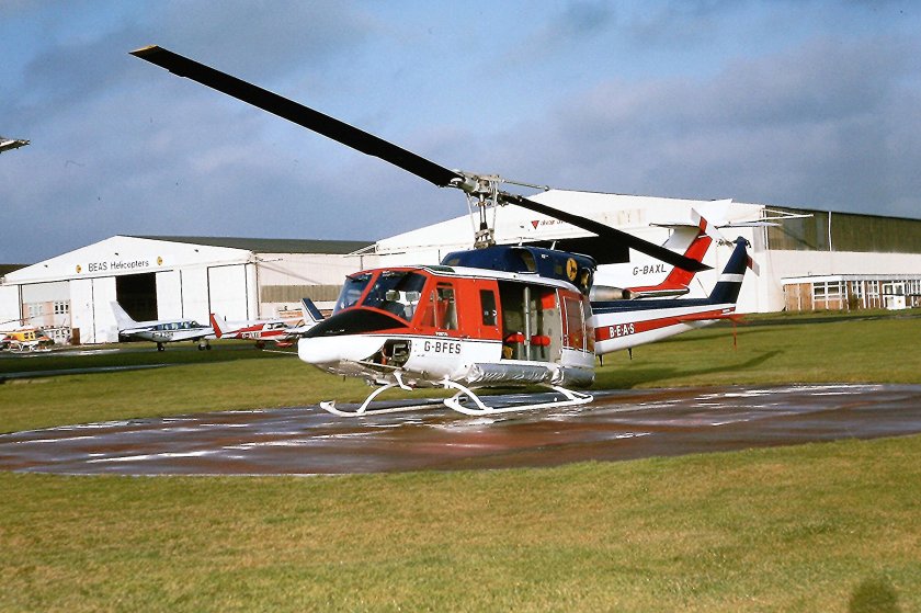 Bell 212 вертолет