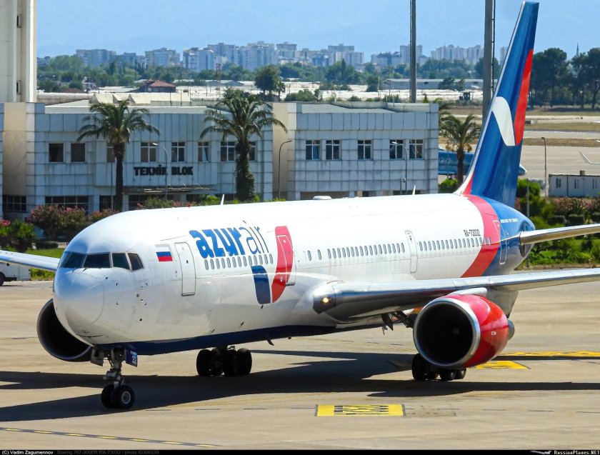 767-300er Azur Air