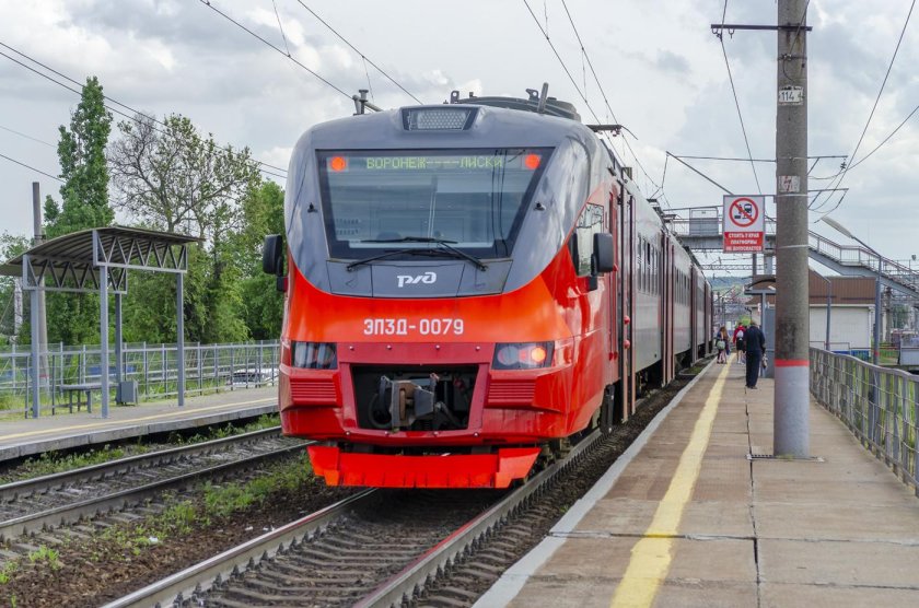 Пригородный поезд